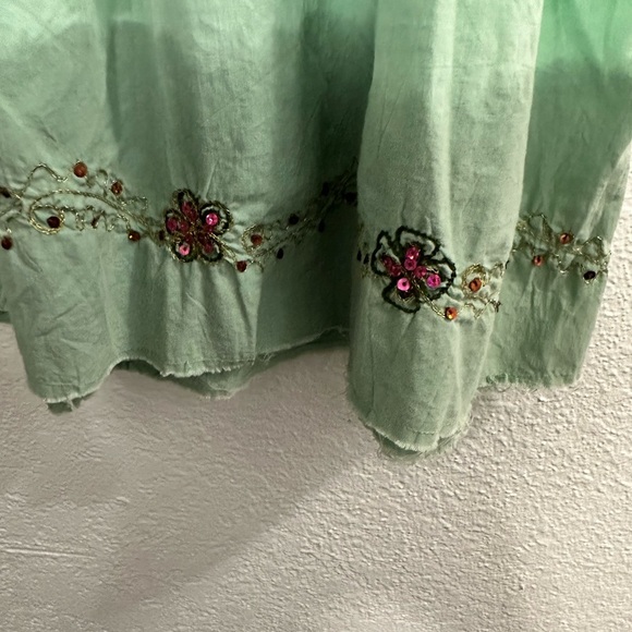 Women’s raindrops pleated the dye skirt with sequin and bead accents - Picture 3 of 5